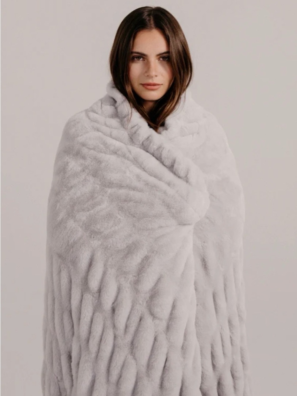 Lola Blankets/Moon Beam/Size L/Faux Fur Throw/Blanket/NWT! NIB! SEALED! SOLD OUT